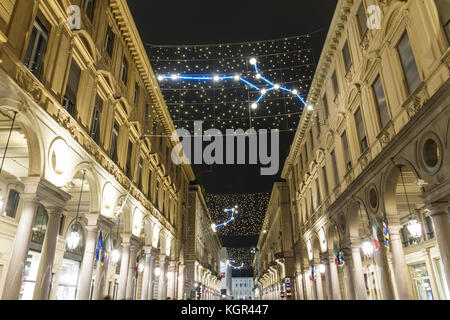 Turin centre ville avec le Luci d'Artista dans la via Roma. Banque D'Images