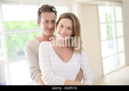 Cheerful 40-year-old woman at home Banque D'Images