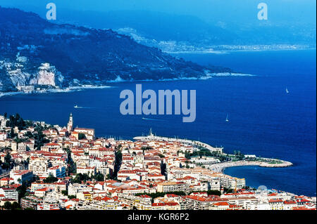 Alpes-Maritimes (06), Menton. La baie de Menton et la vieille ville // France. La baie de Menton et la vieille ville Banque D'Images