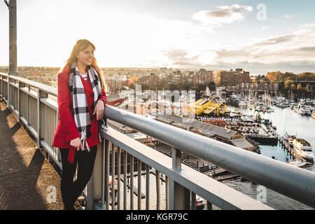 Photo de jeune fille près de Granville Island à Vancouver, Canada Banque D'Images