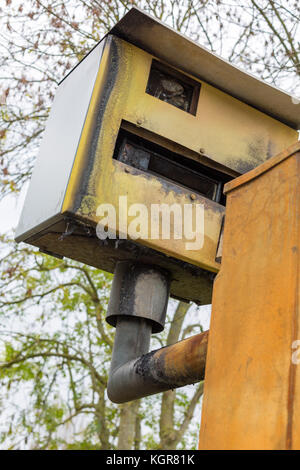 Speed camera qui a été vandalisé ayant été incendiés. situé sur la b1393 à thornwood epping commun. Banque D'Images