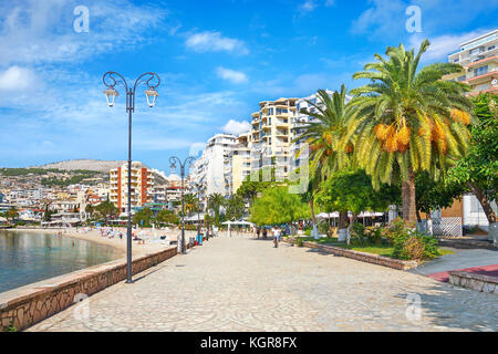 Promenade en bord de mer, Saranda, Albanie Banque D'Images