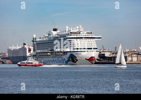 AIDAprima les bateaux de croisière du Port de Southampton Banque D'Images