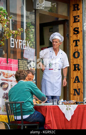 Saranda, Albanie - taverne locale dans la Vieille Ville Banque D'Images