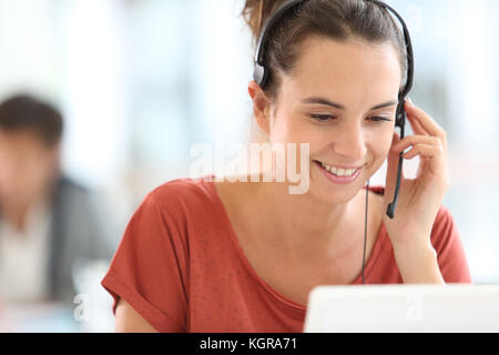 Portrait de beau représentant du service à la clientèle Banque D'Images