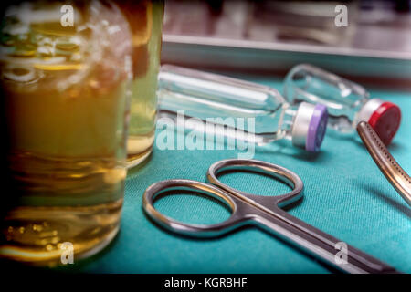 Plusieurs flacons et seringue en laboratoire, conceptual image Banque D'Images