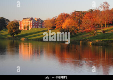 Brocket Hall, Hertfordshire en automne Banque D'Images