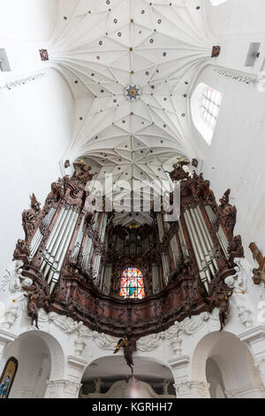 Grand orgue à l'oliwa consigner vos bagages Oliwa de Gdansk, en Pologne, vu du dessous. Banque D'Images