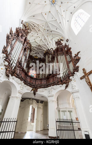 Grand orgue à l'oliwa consigner vos bagages Oliwa de Gdansk, en Pologne, vu du dessous. Banque D'Images