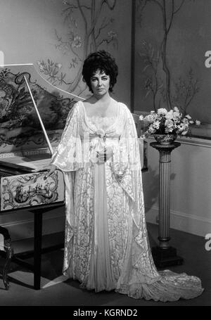 Le Mirror Crack'd (1980) Elizabeth Taylor Date : 1980 Banque D'Images