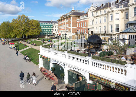 Pitcher & Piano Bar terrasse dominant la rivière Thames, Richmond, London Borough of Richmond upon Thames, Grand Londres, Angleterre, Royaume-Uni Banque D'Images