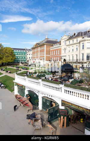 Pitcher & Piano Bar terrasse dominant la rivière Thames, Richmond, London Borough of Richmond upon Thames, Grand Londres, Angleterre, Royaume-Uni Banque D'Images