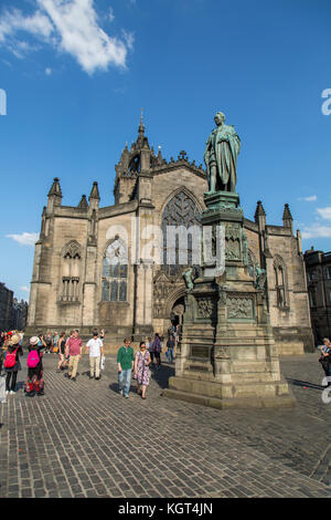 Edimbourg - Ecosse, 26 mai 2017 - st.La Cathédrale Saint-Gilles, la haute église, et statue à la cinquième duc de buccleuch..St Giles est le saint patron de l'edin Banque D'Images