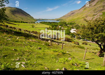 Vu de l'eau as Wasdale Head dans le Parc National de Lake District Banque D'Images