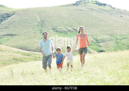 En vacances en famille sur la colline Banque D'Images