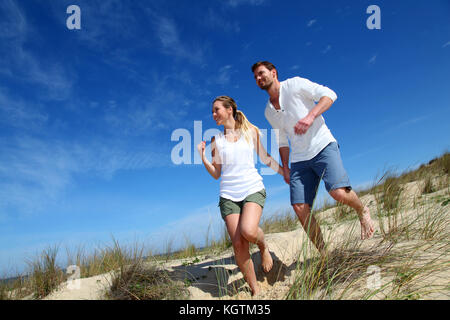 Couple de dunes de sable vers le bas fonctionne Banque D'Images