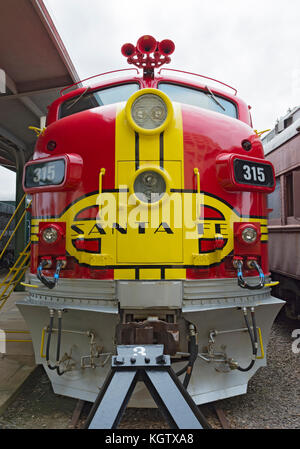 Texas, Galveston Railroad Museum, Santa Fe Super Chief Warbonnet locomotive EMD F7'A Unit 315, construite en 1953 Banque D'Images