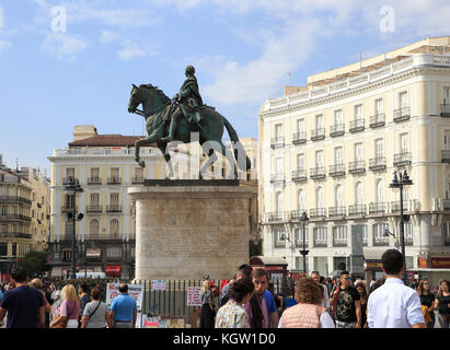 Statue équestre le roi Carlos III, la Plaza de la Puerta del Sol, le centre-ville de Madrid, Espagne Banque D'Images