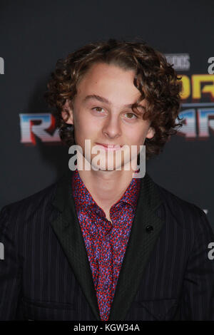 Wyatt oleff 10/10/2017 la première mondiale de 'thor : ragnarok' tenue à El Capitan Theatre à Hollywood, ca photo par izumi hasegawa / hollywoodnewswire.co Banque D'Images