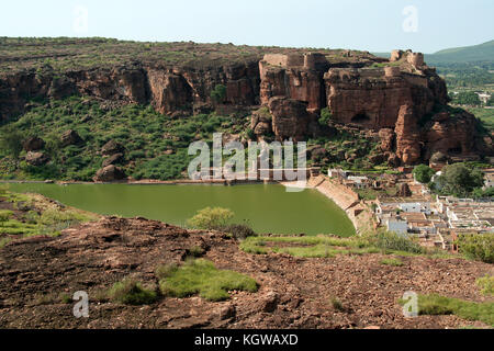 Agasthya teertha historique lac à badami, Karnataka, Inde, Asie Banque D'Images