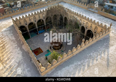 La mosquée El Azhar (le plus blooming), qui offre certaines des meilleures vues sur le vieux Caire de son minaret. Banque D'Images