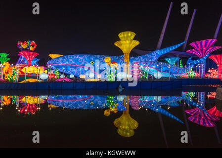 Dubaï, Émirats arabes unis - 28oct2017 : bougies de jardin Dubaï est une soirée dans l'attraction du parc zabeel qui fonctionne pendant les mois d'hiver. Banque D'Images