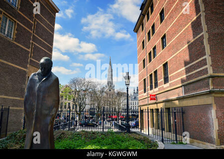Statue du compositeur et pianiste hongrois Bela Bartok à place d'espagne (espagnol) carrés près de la grand place à Bruxelles, Belgique Banque D'Images