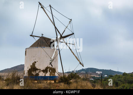 Moulin à vent traditionnel à budens, côte sud-ouest du Portugal Banque D'Images