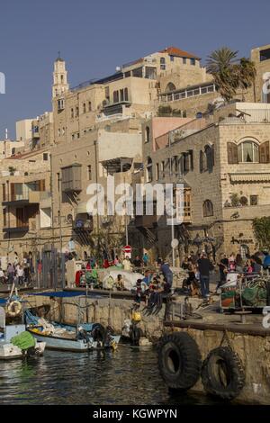 TEL AVIV - JAFFA, le 26 octobre 2013 : Le vieux port avec des bateaux de pêche dans la région de Jaffa. Tel Aviv. Israël le 26 octobre 2013 Jaffa est l'un des plus anciens p Banque D'Images