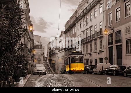 Le tramway 28 à Lisbonne. icon le transport ferroviaire. Banque D'Images