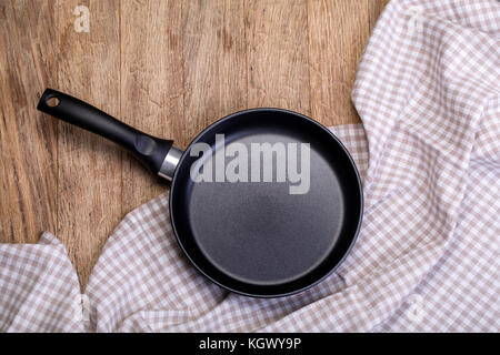 Un pan vide sur une table en bois et cirée background Banque D'Images