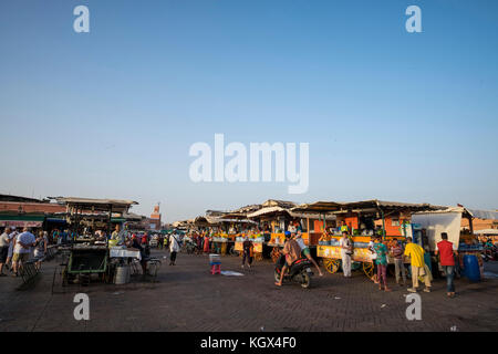 Le Maroc, Marrakech, place Djemaa el Fna Banque D'Images