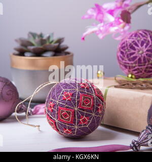 Balles temari, une boule d'artisanat de style traditionnel japonais Banque D'Images