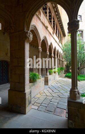 Cloître du Monastère bénédictin de Montserrat, Monistrol de Montserrat, Barcelone, Catalogne, Espagne. Banque D'Images