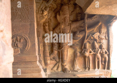 Sculpture représentant 'vamanavatara»- l'un des dix incarnations du seigneur Vishnu, badami, Karnataka, Inde, Asie Banque D'Images