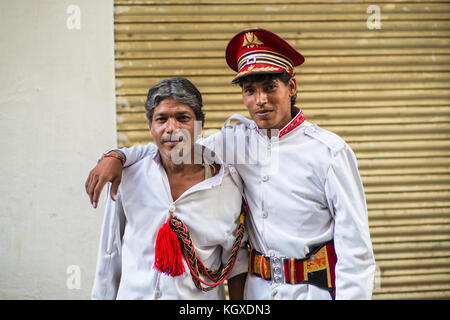 Portrait de deux musiciens traditionnels d'un orchestre au Rajasthan, Inde. Banque D'Images