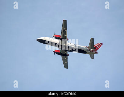 LGNN taxining-G Loganair avant de décoller de l'aéroport de Inverness Dalcross. dans les Highlands écossais. Banque D'Images