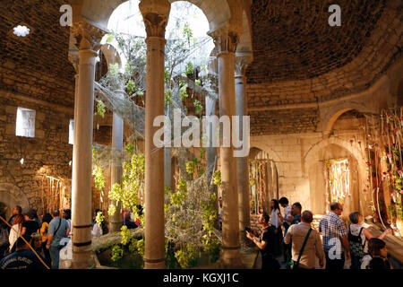 L'installation d'art dans les bains arabes à l'International de Gérone Flower Show 2017 - festival appelé Temps de Flors. Banque D'Images