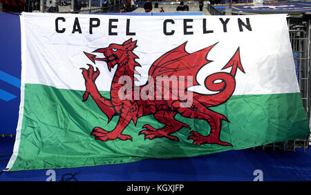 Les fans du pays de Galles montrent leur soutien avant le match international amical au Stade de France, Paris. APPUYEZ SUR ASSOCIATION photo. Date de la photo : vendredi 10 novembre 2017. Voir PA Story FOOTBALL France. Le crédit photo devrait se lire: Steven Paston/PA Wire. . Banque D'Images