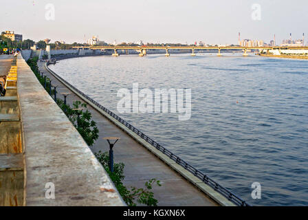 Sabarmati Riverfront, Ahmedabad, Gujarat, Inde, Asie Banque D'Images
