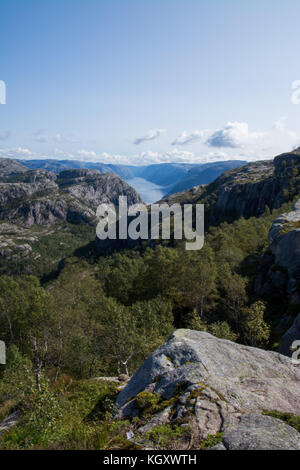 Lysefjord ou lysefjorden est un fjord situé dans le ryfylke dans le sud-ouest de la Norvège. Banque D'Images