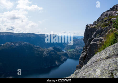 Lysefjord ou lysefjorden est un fjord situé dans le ryfylke dans le sud-ouest de la Norvège. Banque D'Images