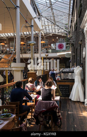 Une vue sur l'intérieur de la maison de ville Powerscourt shopping arcade à Dublin, Irlande Banque D'Images