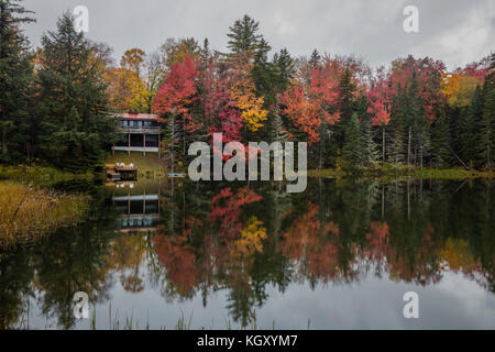 Réflexion creux français à l'automne, Bennington Comté (New Hampshire) Banque D'Images