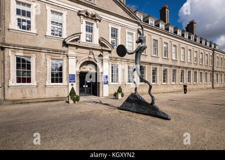 15ft-Haute sculpture de bronze d'un quartier animé de tambour hare '' par le batteur Barry Flanagan à l'extérieur de l'Irish Museum of Modern Art également connu sous le nom de l'IMMA, en th Banque D'Images