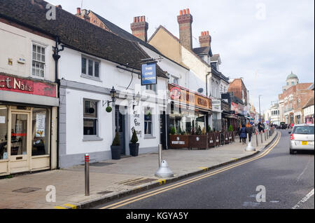 Watford Hertfordshire UK Octobre 2017 - L'un Crown pub dans la rue Banque D'Images