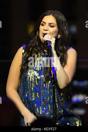 Nashville, Tennessee, USA. 10 nov, 2017. Hillary Scott, Lady Antebellum. L'hôtel Hilton héberge Lady Antebellum avec une performance tenue à la country music hall of fame and museum. crédit : Dara-michelle farr/admedia/zuma/Alamy fil live news Banque D'Images