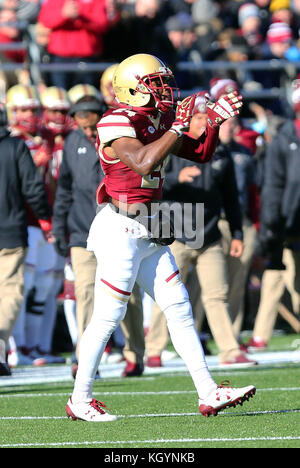 Alumni Stadium. Nov 11, 2017. MA, USA, Boston College Eagles arrière défensif Taj-Amir Torres (24) réagit au cours de la NCAA football match entre la NC State Wolfpack et Boston College Eagles à Alumni Stadium. NC State a battu Boston College 17-14. Anthony Nesmith/CSM/Alamy Live News Banque D'Images