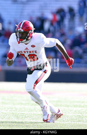 Alumni Stadium. Nov 11, 2017. MA, USA ; NC State Wolfpack wide receiver Stephen Louis (12) en action au cours de la NCAA football match entre la NC State Wolfpack et Boston College Eagles à Alumni Stadium. NC State a battu Boston College 17-14. Anthony Nesmith/CSM/Alamy Live News Banque D'Images