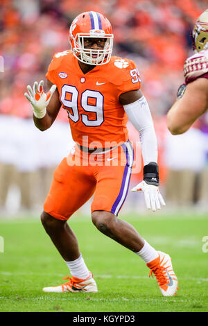 Clemson défensive fin Clelin Ferrell (99) au cours de la NCAA college football match entre l'État de Floride et Clemson le samedi 11 novembre 2017 au Memorial Stadium à Clemson, SC. Jacob Kupferman/CSM Banque D'Images